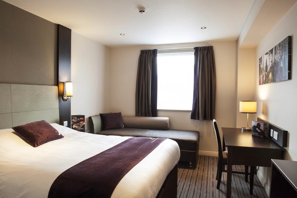 Premier Inn London Heathrow M4/J4 Χίλινγκτον Εξωτερικό φωτογραφία